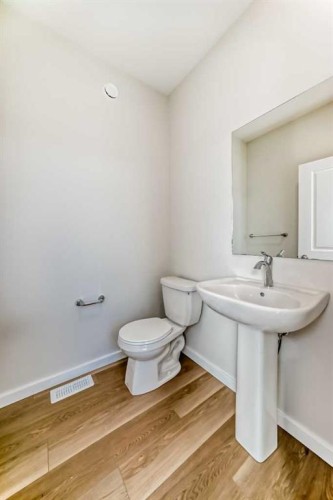 32 Creekside Rise Sw, Calgary, AB - Indoor Photo Showing Bathroom