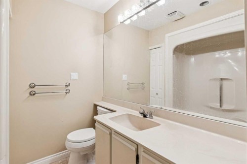 1225 Riverdale Avenue Sw, Calgary, AB - Indoor Photo Showing Bathroom