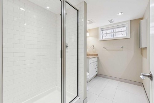 1225 Riverdale Avenue Sw, Calgary, AB - Indoor Photo Showing Bathroom