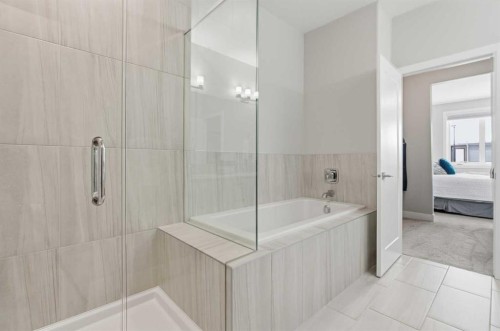 204-20 Silverado Crest Park Sw, Calgary, AB - Indoor Photo Showing Bathroom