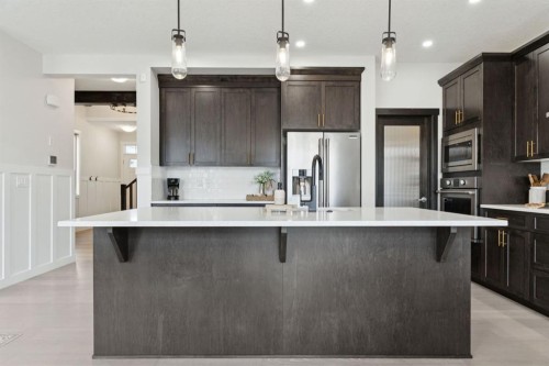 206 Riviera View, Cochrane, AB - Indoor Photo Showing Kitchen With Upgraded Kitchen