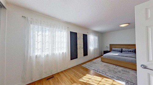 2932 Lathom Crescent Sw, Calgary, AB - Indoor Photo Showing Bedroom