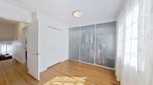 2932 Lathom Crescent Sw, Calgary, AB - Indoor Photo Showing Other Room