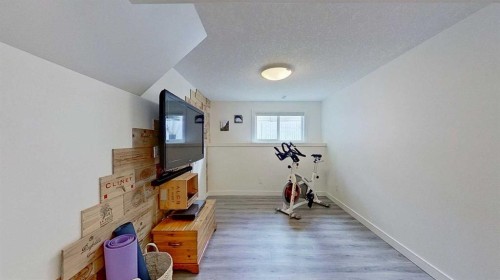 2932 Lathom Crescent Sw, Calgary, AB - Indoor Photo Showing Other Room
