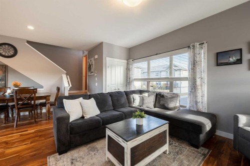 1201-32 Horseshoe Crescent, Cochrane, AB - Indoor Photo Showing Living Room