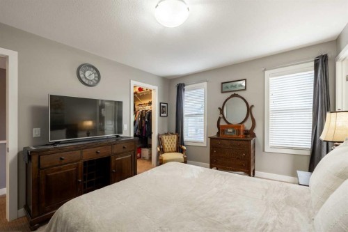 1201-32 Horseshoe Crescent, Cochrane, AB - Indoor Photo Showing Bedroom