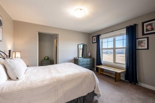 1201-32 Horseshoe Crescent, Cochrane, AB - Indoor Photo Showing Bedroom