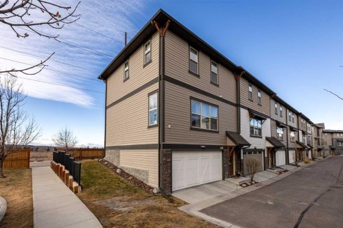 1201-32 Horseshoe Crescent, Cochrane, AB - Outdoor