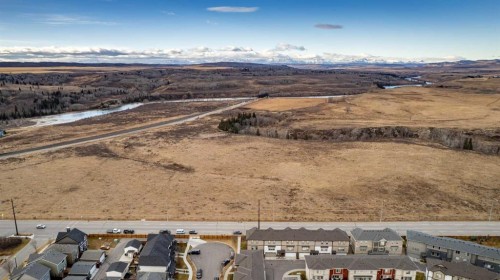 1201-32 Horseshoe Crescent, Cochrane, AB - Outdoor With View