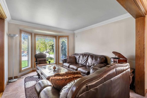 33 Edgevalley Way Nw, Calgary, AB - Indoor Photo Showing Living Room