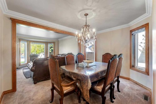 33 Edgevalley Way Nw, Calgary, AB - Indoor Photo Showing Dining Room