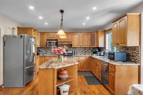 33 Edgevalley Way Nw, Calgary, AB - Indoor Photo Showing Kitchen