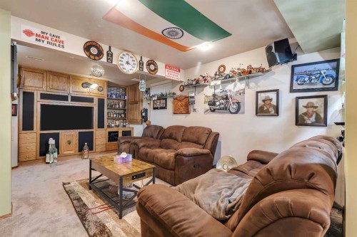 33 Edgevalley Way Nw, Calgary, AB - Indoor Photo Showing Living Room