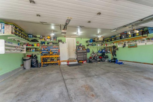 33 Edgevalley Way Nw, Calgary, AB - Indoor Photo Showing Garage