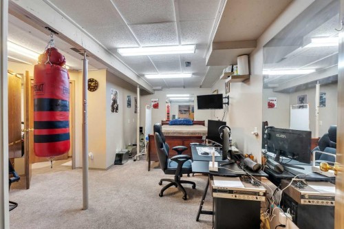 33 Edgevalley Way Nw, Calgary, AB - Indoor Photo Showing Office