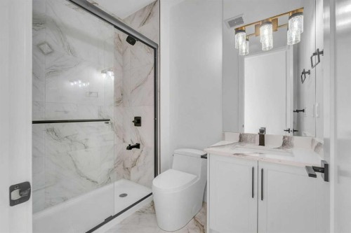 268 South Shore View, Chestermere, AB - Indoor Photo Showing Bathroom