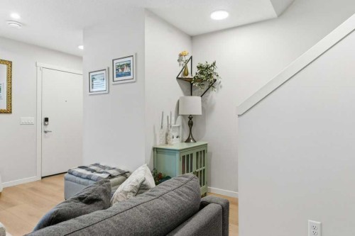 410-338 Seton Circle Se, Calgary, AB - Indoor Photo Showing Other Room