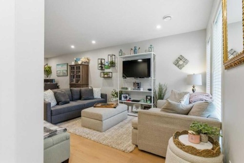 410-338 Seton Circle Se, Calgary, AB - Indoor Photo Showing Living Room