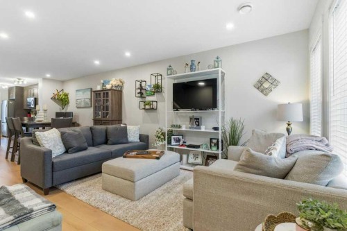 410-338 Seton Circle Se, Calgary, AB - Indoor Photo Showing Living Room