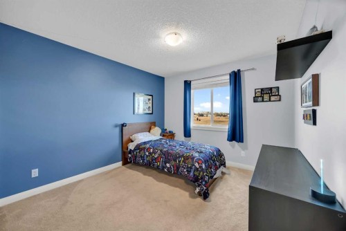 264 Boulder Creek Crescent Se, Langdon, AB - Indoor Photo Showing Bedroom