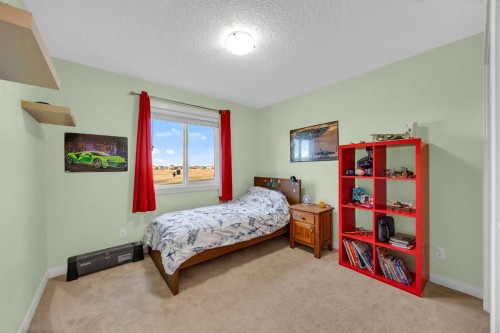 264 Boulder Creek Crescent Se, Langdon, AB - Indoor Photo Showing Bedroom