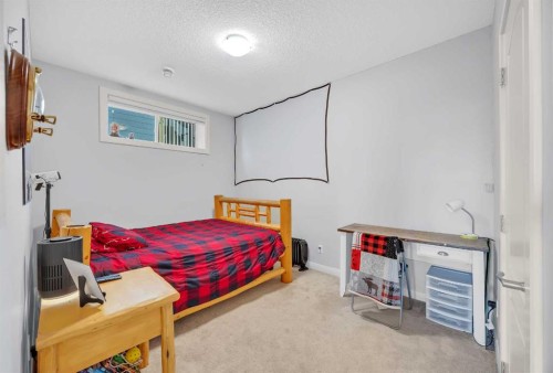 264 Boulder Creek Crescent Se, Langdon, AB - Indoor Photo Showing Bedroom