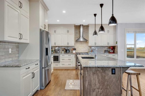 264 Boulder Creek Crescent Se, Langdon, AB - Indoor Photo Showing Kitchen With Upgraded Kitchen