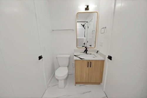 572 Seton Circle, Calgary, AB - Indoor Photo Showing Bathroom