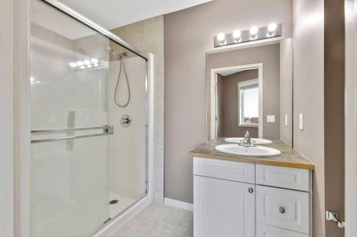331 Strathcona Circle, Strathmore, AB - Indoor Photo Showing Bathroom