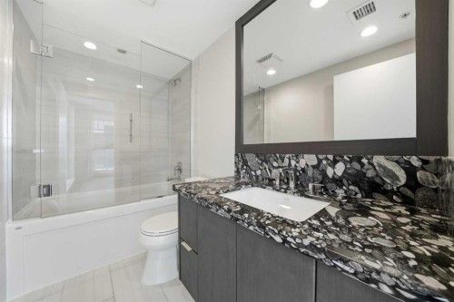 1505-519 Riverfront Avenue Se, Calgary, AB - Indoor Photo Showing Bathroom