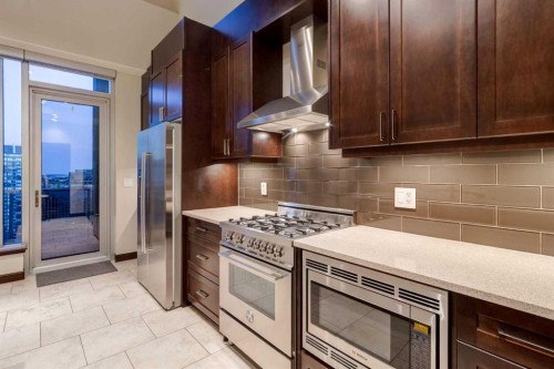 3004-211 13 Avenue Se, Calgary, AB - Indoor Photo Showing Kitchen