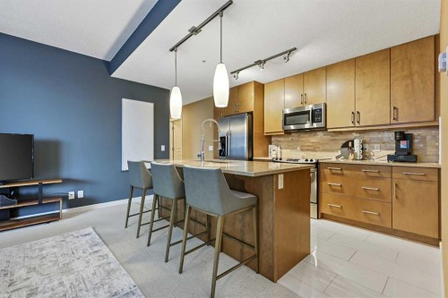 202-1320 1 Street Se, Calgary, AB - Indoor Photo Showing Kitchen With Stainless Steel Kitchen With Upgraded Kitchen