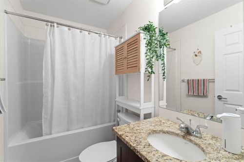 1403-99 Copperstone Park Se, Calgary, AB - Indoor Photo Showing Bathroom