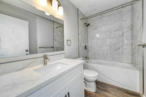 802-5340 17 Avenue Sw, Calgary, AB - Indoor Photo Showing Bathroom