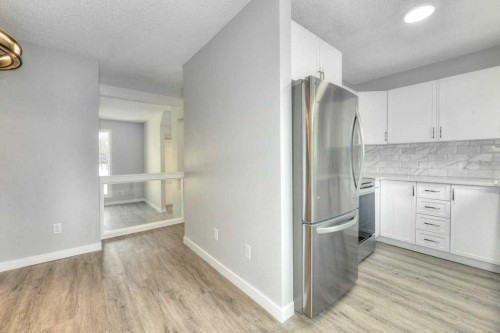 802-5340 17 Avenue Sw, Calgary, AB - Indoor Photo Showing Kitchen