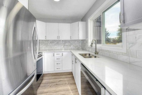 802-5340 17 Avenue Sw, Calgary, AB - Indoor Photo Showing Kitchen With Double Sink With Upgraded Kitchen