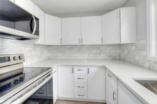 802-5340 17 Avenue Sw, Calgary, AB - Indoor Photo Showing Kitchen