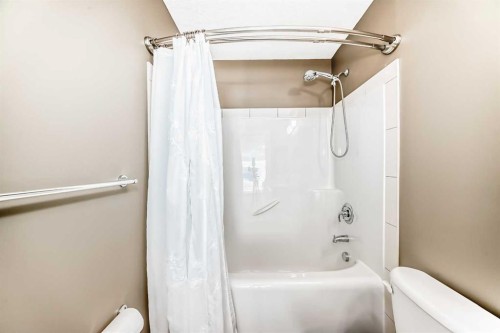136 Aspenmere Close, Chestermere, AB - Indoor Photo Showing Bathroom