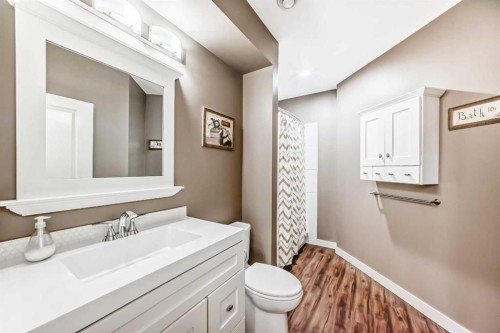 136 Aspenmere Close, Chestermere, AB - Indoor Photo Showing Bathroom