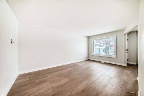 7634 24A Street Se, Calgary, AB - Indoor Photo Showing Other Room
