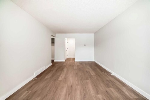 7634 24A Street Se, Calgary, AB - Indoor Photo Showing Other Room