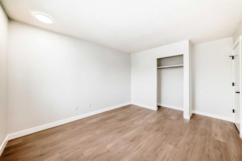 7634 24A Street Se, Calgary, AB - Indoor Photo Showing Other Room
