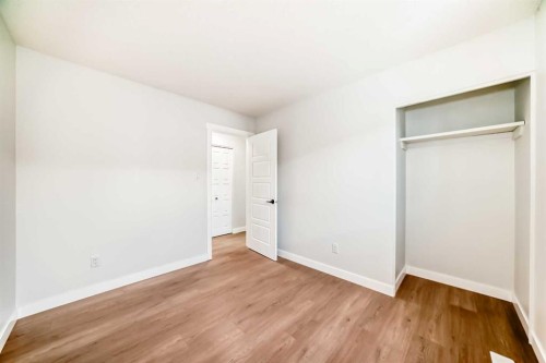 7634 24A Street Se, Calgary, AB - Indoor Photo Showing Other Room