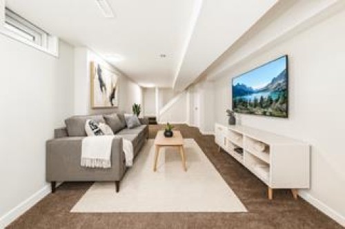 7634 24A Street Se, Calgary, AB - Indoor Photo Showing Other Room