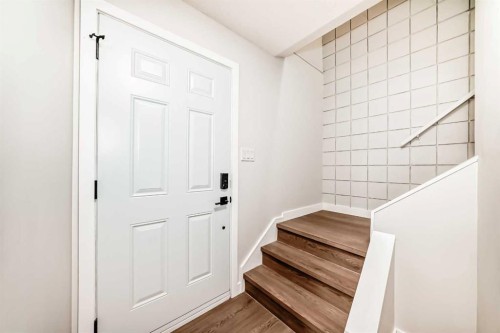 7634 24A Street Se, Calgary, AB - Indoor Photo Showing Other Room