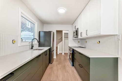 7634 24A Street Se, Calgary, AB - Indoor Photo Showing Kitchen