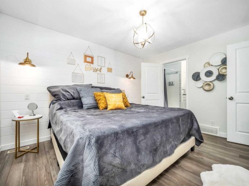 1147 Lakeland Crescent South, Lethbridge, AB - Indoor Photo Showing Bedroom