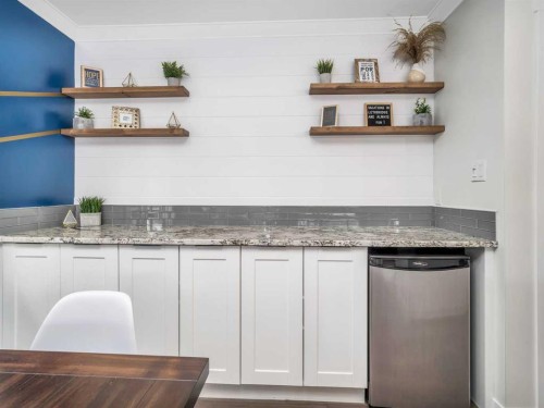 1147 Lakeland Crescent South, Lethbridge, AB - Indoor Photo Showing Other Room