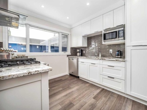 1147 Lakeland Crescent South, Lethbridge, AB - Indoor Photo Showing Kitchen With Upgraded Kitchen