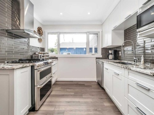 1147 Lakeland Crescent South, Lethbridge, AB - Indoor Photo Showing Kitchen With Upgraded Kitchen